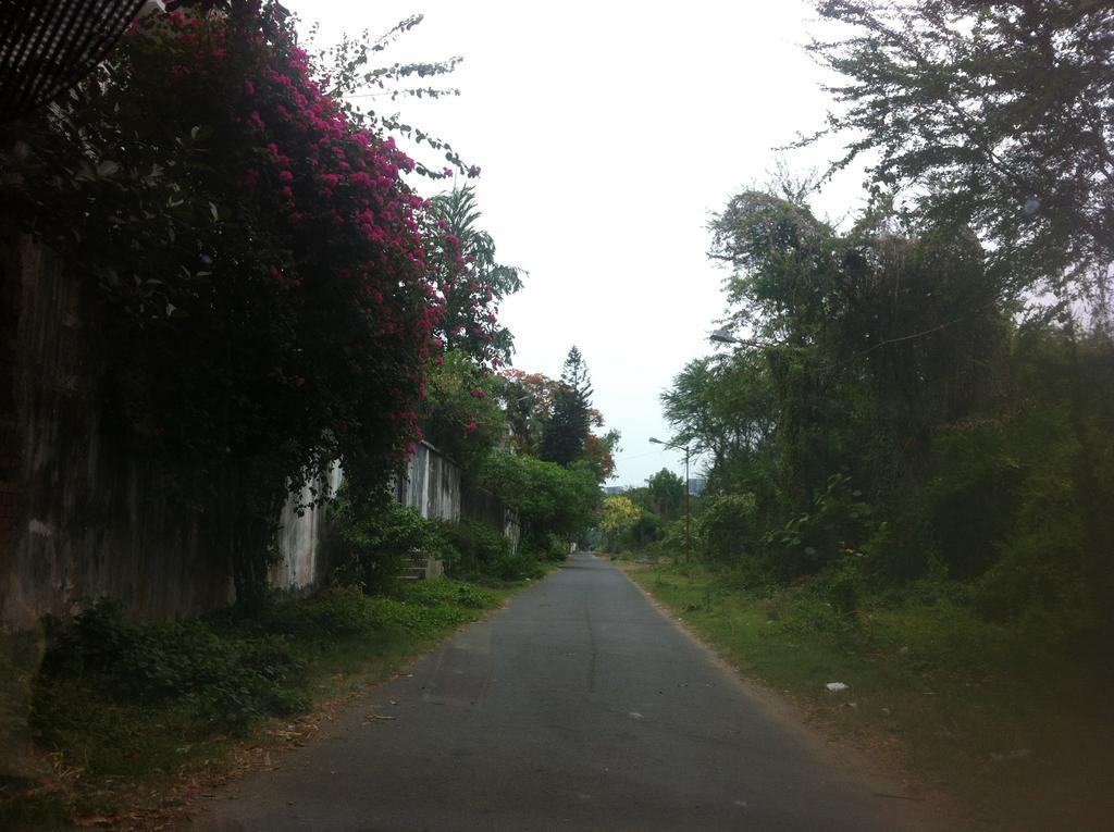 ホテルPeaceful Green Corner In Alipore コルカタ エクステリア 写真